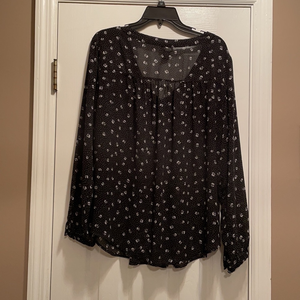 TORRID Blouse/Top. Size 1X (1). Black /White Floral. Long Sleeve - Picture 3 of 6
